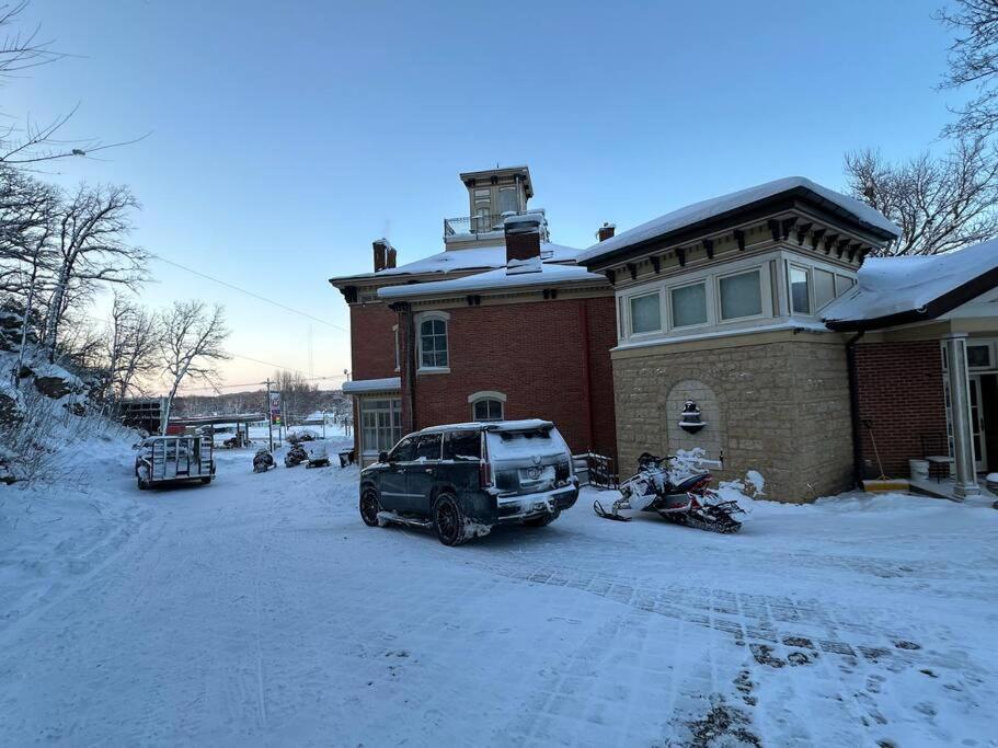 Merry Mansion East Dubuque Exteriör bild